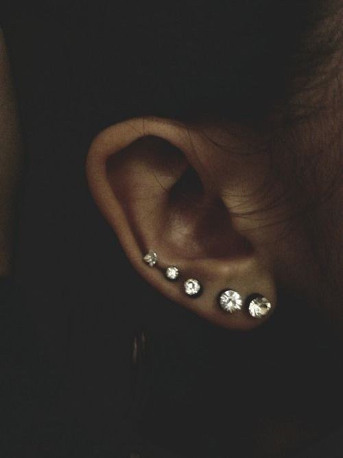 Earrings tweet media