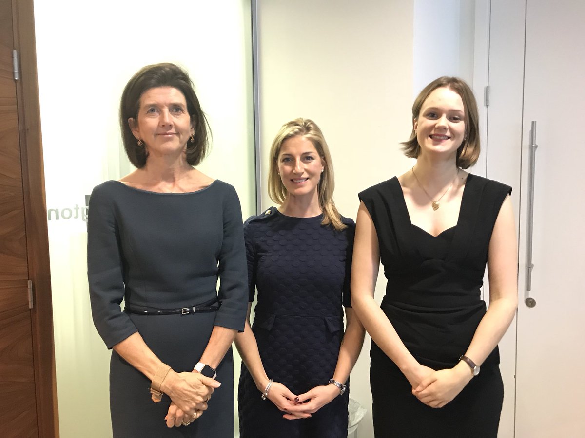 DowneHouse's tweet photo. Three inspirational speakers and #DHAlumnae give insight into the world of banking and finance at tonightโs #DHLinks event. Many thanks to our hosts @BNYMellon https://t.co/cO5hebee4s