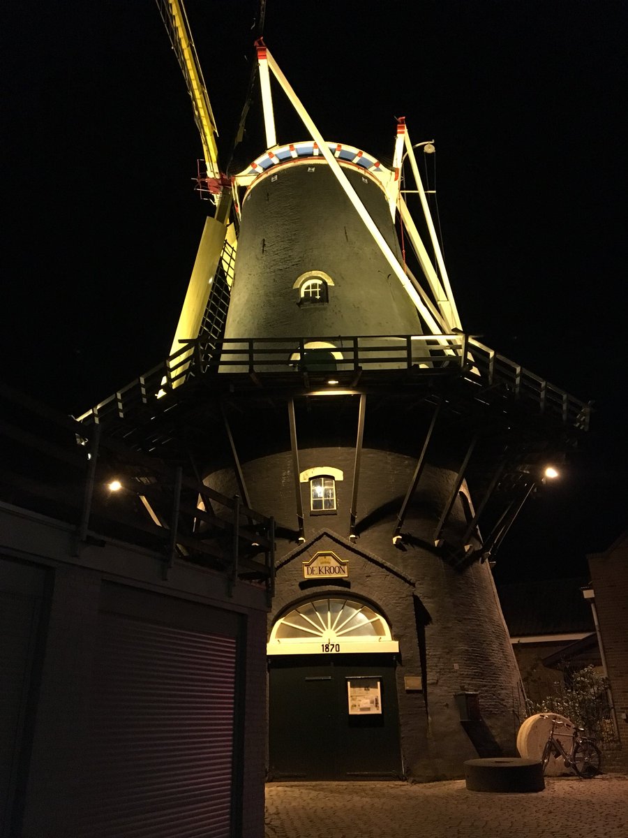 RotaryDuiven's tweet photo. Met Rotary Duiven naar de molen in Klarendal. Burgerparticipatie in optima forma! Genoten van de verhalen van de burgemeester van Klarendal en de rondleiding door de molenaar. Niet alleen een krachtwijk, maar vooral een prachtwijk. https://t.co/QrWq04ktak