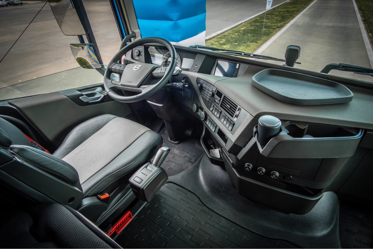 Вольво фш салон. Volvo FH 2015 салон. Volvo FH 540 XL Interior. Volvo fh12 Interior. Volvo FH 2021 Interior.