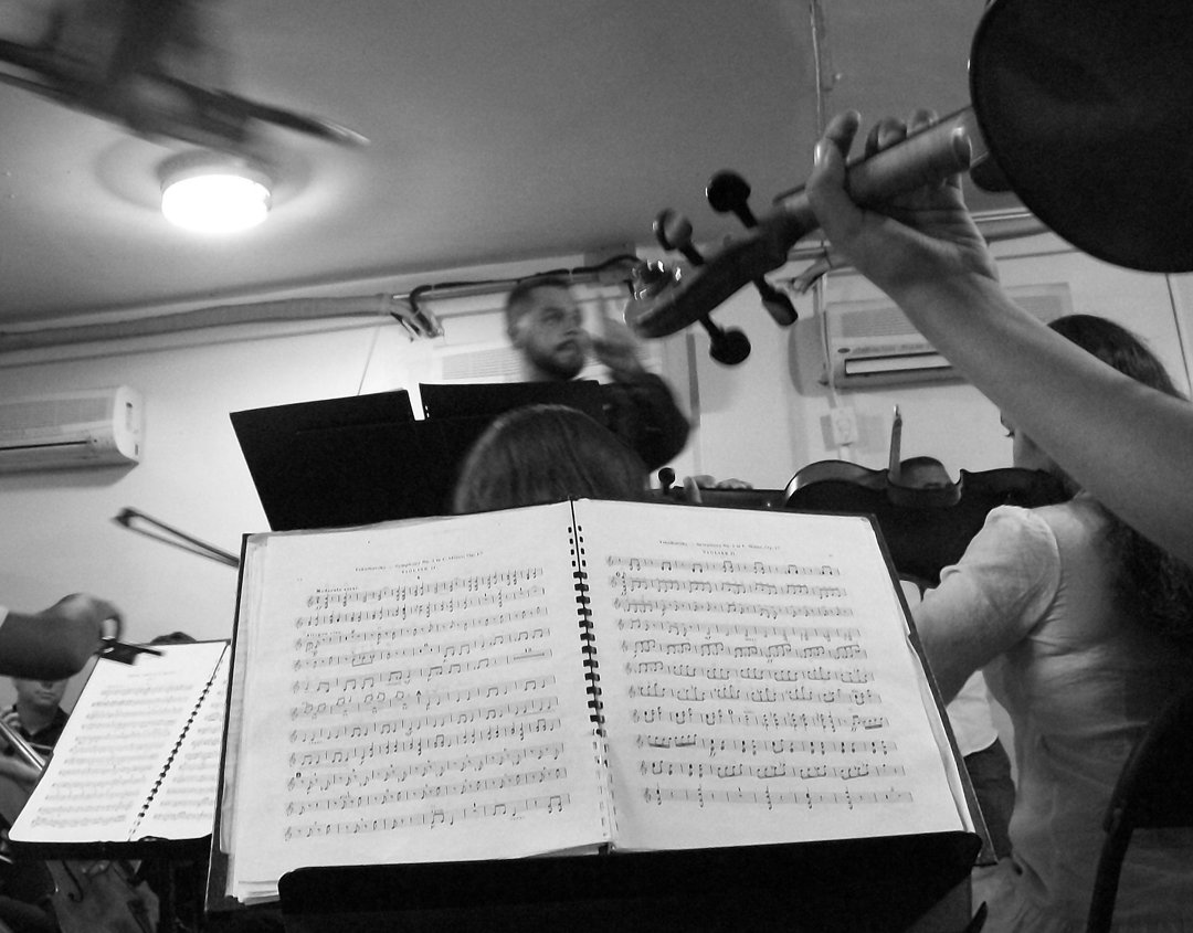 NucleoGuatire's tweet photo. Ser músico, es entender que existe un mundo en cada partitura #felizdiadelmusico #diadelmusico #santacecilia #nucleogatire https://t.co/0S7N5wdySH