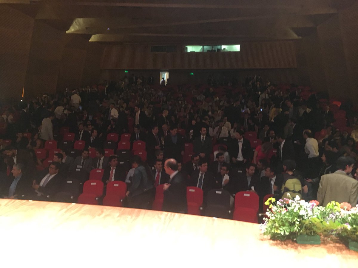 hdesolminihac's tweet photo. En ceremonia de graduación anual de los Magísteres Profesionales de @IngenieriaUC, entre ellos @MAC_UC @MII_UC #MTIG #MIEG #MIE #MPGI @EP_IngenieriaUC @ucatolica Son 175 graduados , un cuarto de ellos son extranjeros Felicitaciones y Mucho Éxito https://t.co/UoUV0XUYLZ