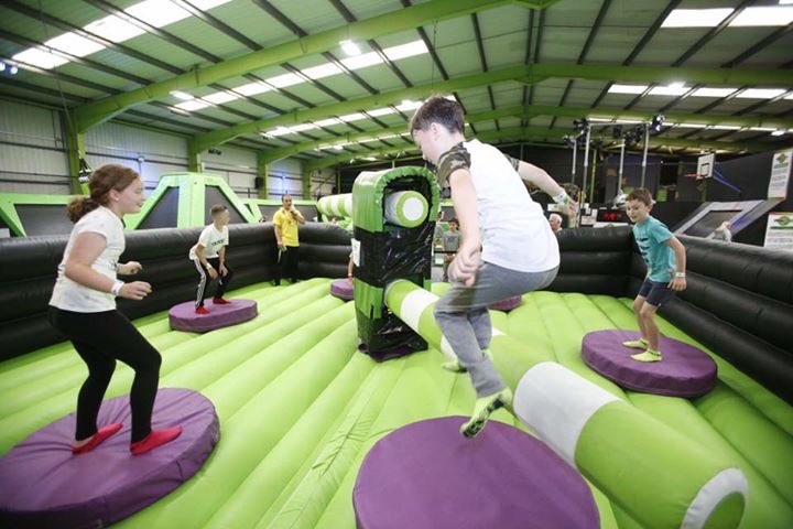 flipbasingstoke's tweet photo. Get ready for TOTAL WIPEOUT! 🎉

Another exciting energetic feature in our state-of-the-art arena! 
Tag a friend you want to challenge 🙅🏼‍♂️🙋🏽‍♂️🙆🏼 LIKE our page to find out more!

Open date announcement very soon! 💚

 #festivalplace basingstoke #jump #wipeout #Jump https://t.co/5HxWPDmCD2