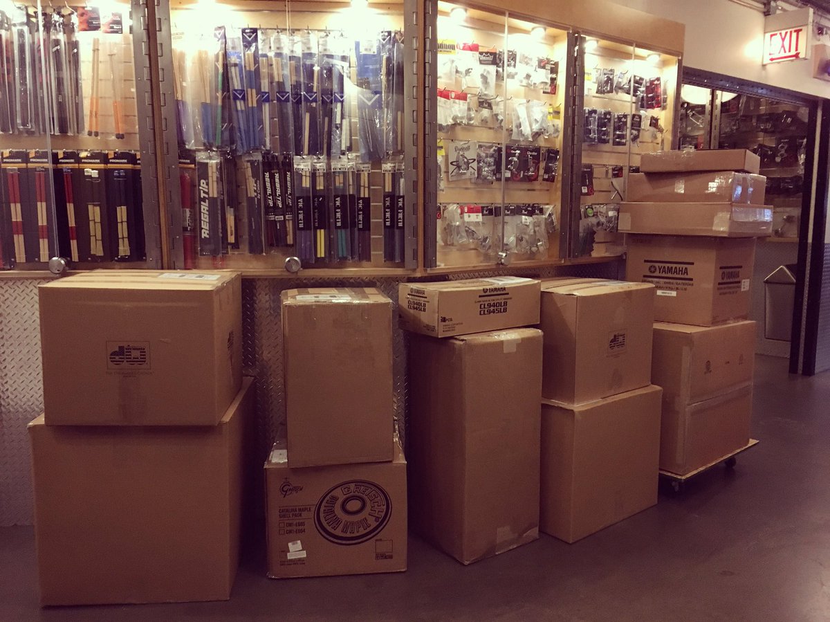 VicsDrumShop's tweet photo. Black Friday has begun early! We have four amazing kits going out: Ludwig, Slingerland, Dynamicx and Tama followed by a VK Sterling Silver Snare! Happy Holidays to these lucky folks!
#vicsdrumshop #slingerlanddrums #dynamicxdrums #ludwig #chicagodrums #happyholidays #blackfriday https://t.co/dlxDkuYLpn