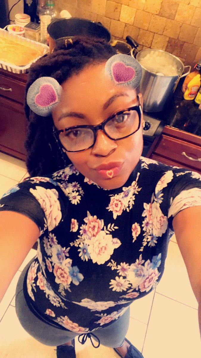4everamazing's tweet photo. Trapped in the kitchen! Thanksgiving eve.... #boredchronicles #cookingforthanksgiving https://t.co/Erv1Yb9nko