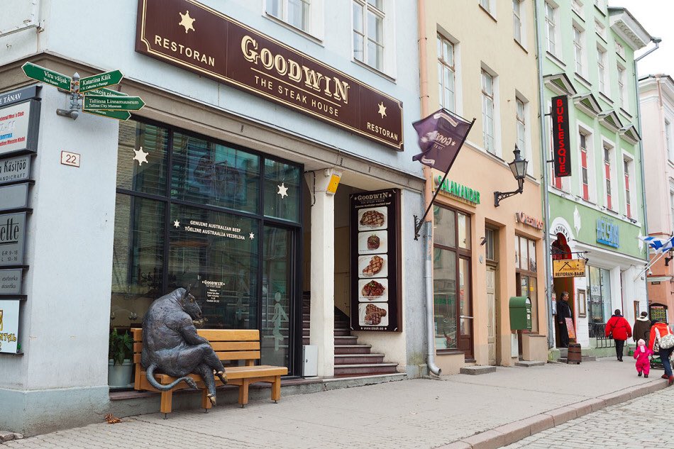 Great to catch up with Kevin <a href="/iwchamber/">IW Chamber Commerce</a> and Derek <a href="/IiYPUK/">IiYP</a> tonight at #SMEAssembly2017 Reception in Tallinn, Estonia 🇪🇪 Good Company, Excellent Food #GoodwinSteakHouse thanks <a href="/tonydickens/">Tony Dickens</a> for recommendation -Good luck UK in <a href="/EEPA_EU/">Promoting Enterprise</a> tomorrow night.