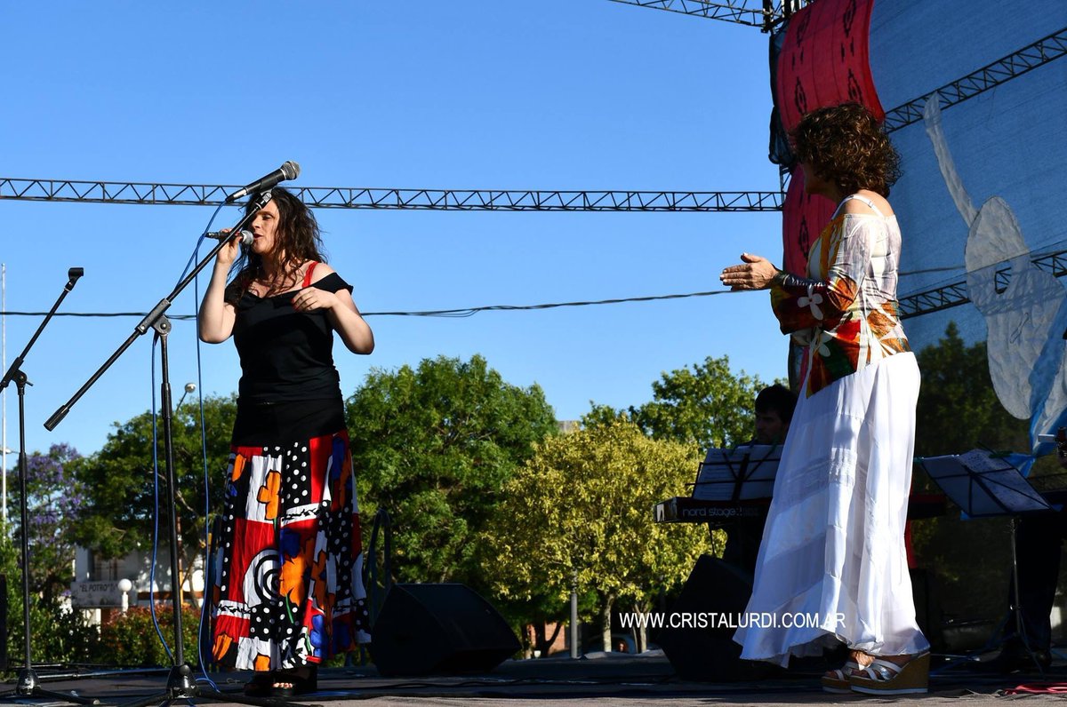 Junto a Magdalena Leon en el Festival de Folklore Joven. Urdinarrain, Entre Ríos.