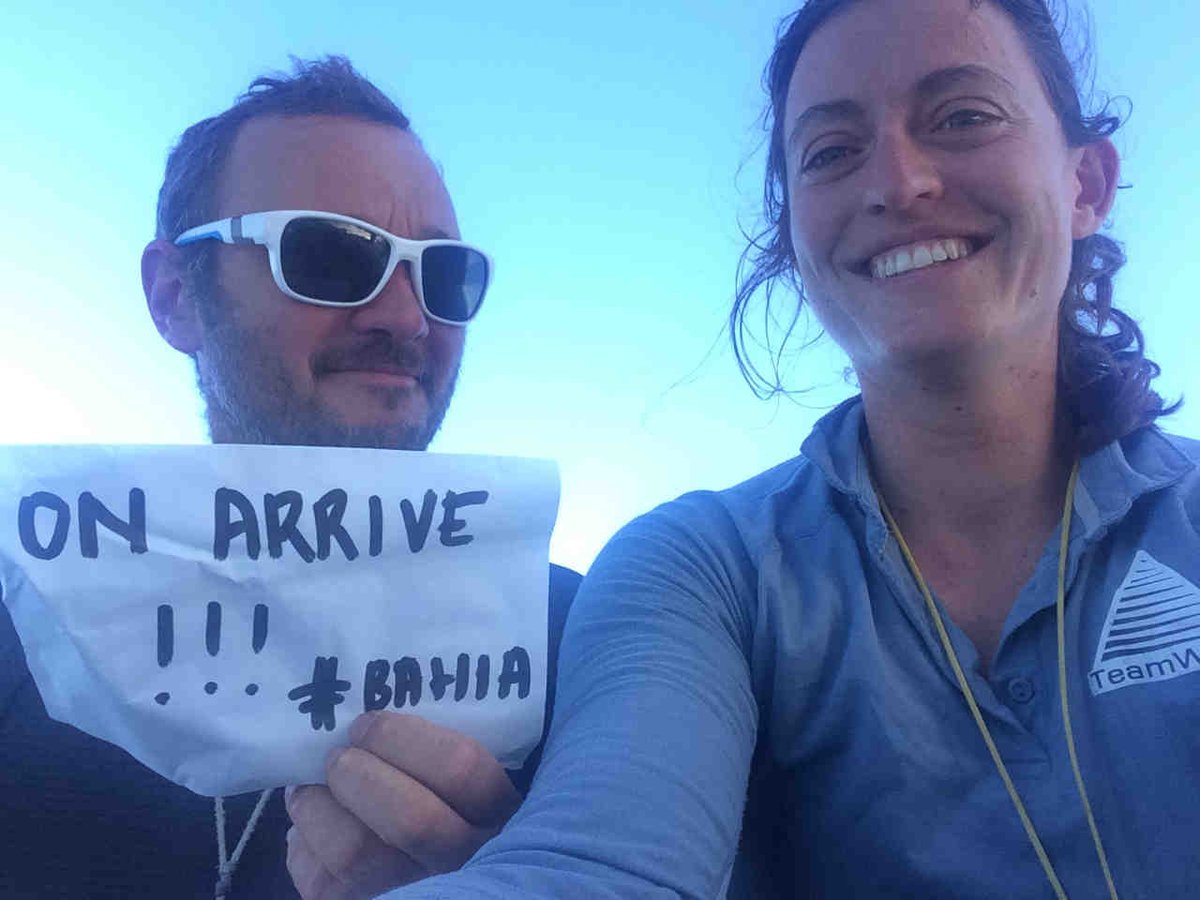 Dernier message du bord ? "Restés concentrés jusqu'à la fin" 👉 bit.ly/2zd0EAz
140 milles à parcourir avant Bahia ! 👊🍹🎆🌞🇧🇷️
la 🗺👉 bit.ly/2lVTkqQ
#bahiapreparetoi #ilsarrivent #caipi #douche #tjv2017 <a href="/JustineMettraux/">Justine Mettraux</a> <a href="/BertrandDelesne/">Bertrand Delesne</a> @TransatJV_fr