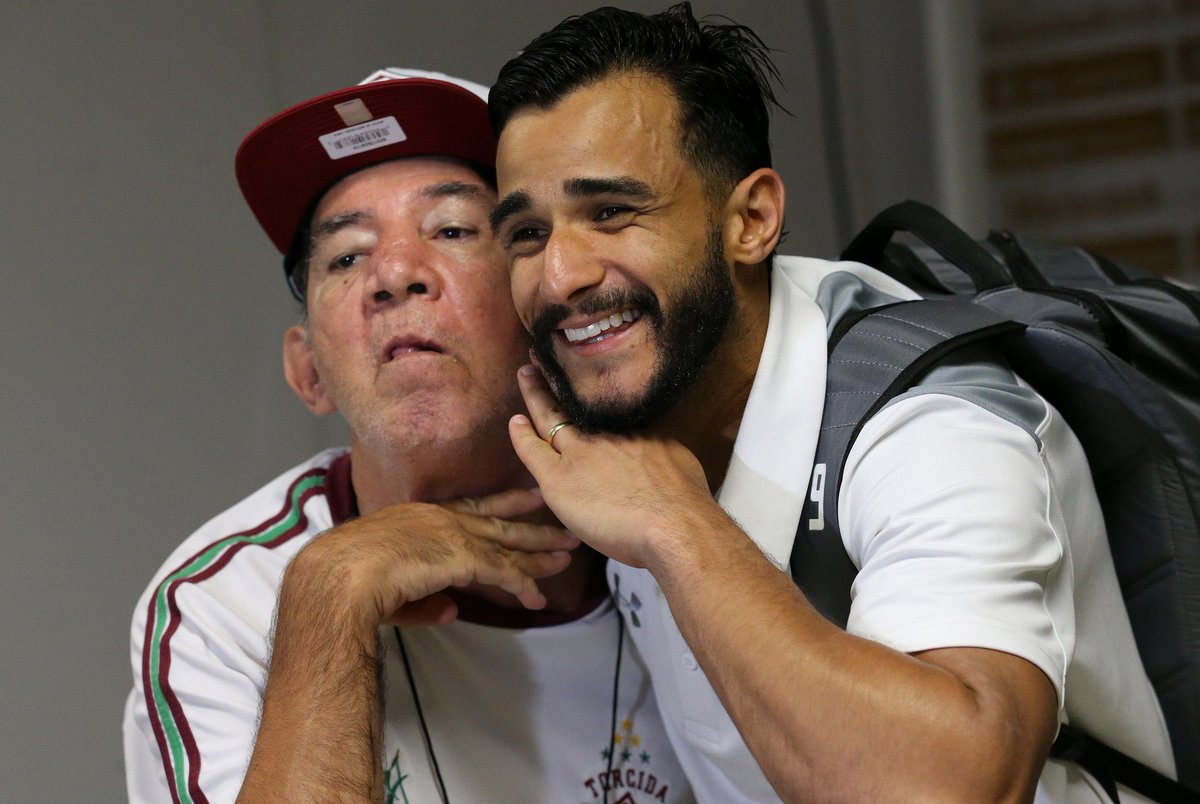 FluminenseFC's tweet photo. Henrique Dourado realiza sonho de torcedor. >> https://t.co/uYAW2vAVEY #SomosFluminense https://t.co/fuVSze1xTR