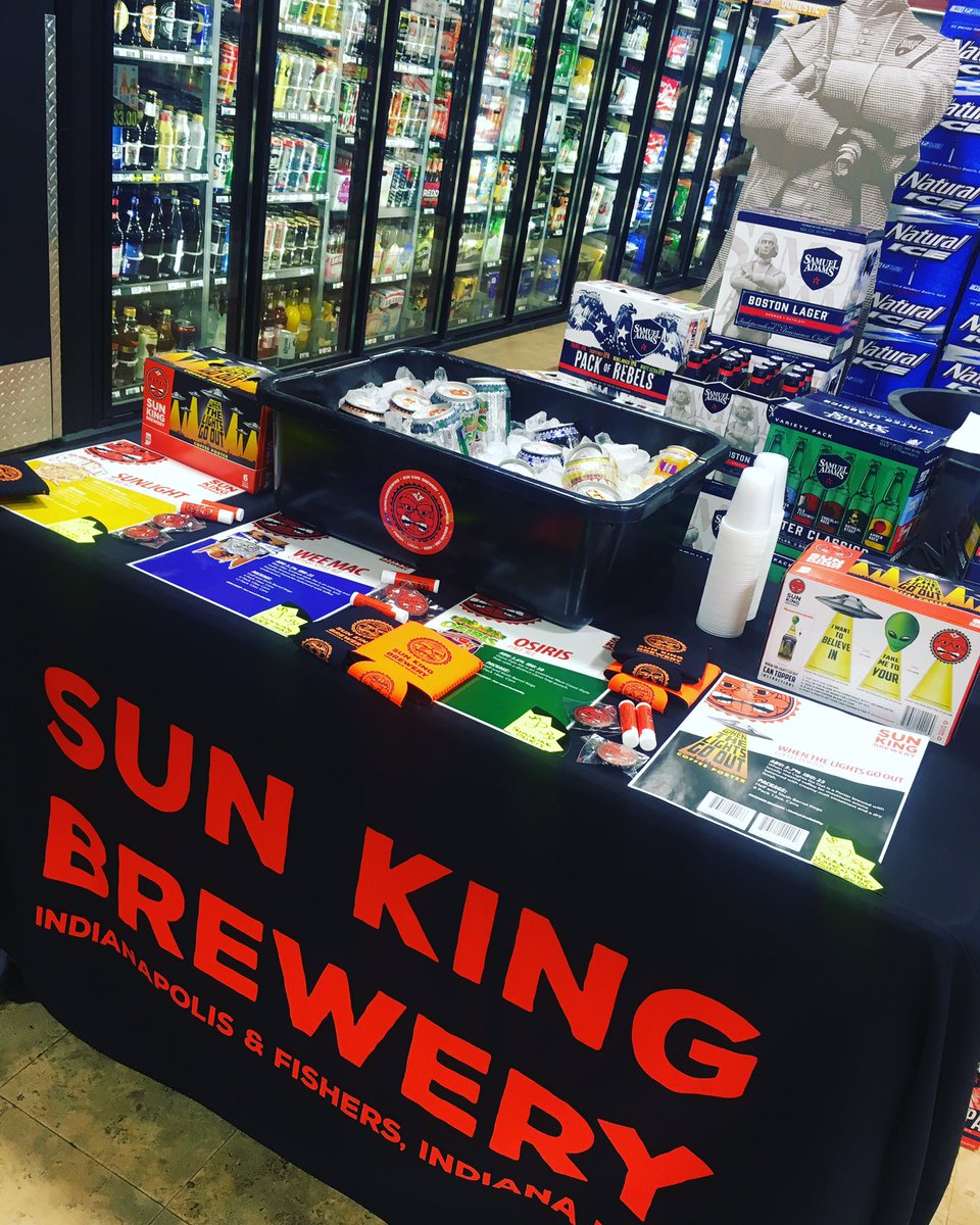 SunKingNicole's tweet photo. @sunkingbrewing setup at @capncork Broadway Holiday Sampling during #fortwayne Night of Lights! #260beer #ftwayne @260Beer https://t.co/CWDV8Y7Tf8