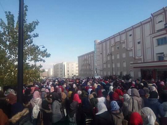 asma_nasriii's tweet photo. تواصل اضراب طلبة المدارس العليا للأساتذة في ظل تهميش ممنهج من قبل الوزارتين ( وزارة التربية الوطنية و وزارة التعليم العالي ) .
#vive_les_normaliens
#ens_en_colère
#ensc #ensl #ensb #ensk #enss #enso
#لا_للأرضية_الرقمية
#نعم_لمواصلة_الدراسات_العليا https://t.co/t8cAyxd2hw