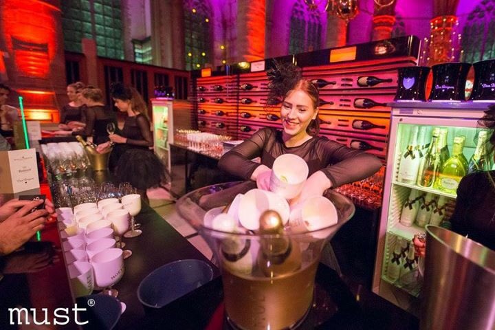 #must @hostess #kelners