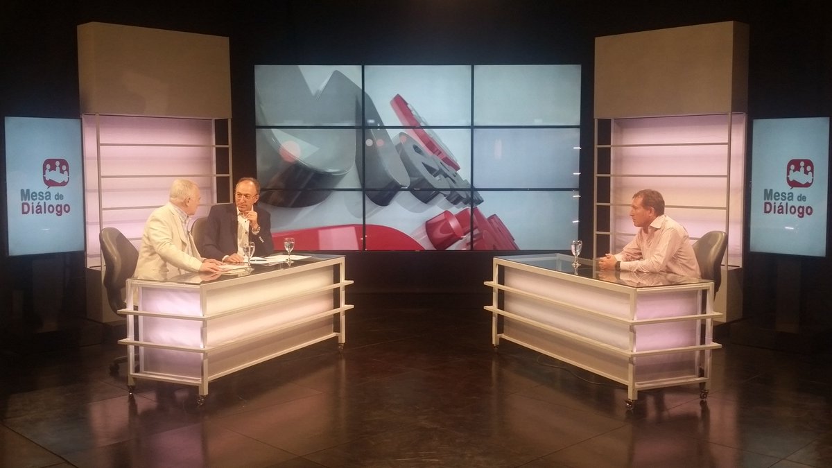 MesadeDialogoOk's tweet photo. Dante Rossi presenta su libro y no se guarda nada para criticar lo que hace mal el gobierno nacional.

Imperdible.

21 horas.

Canal C. https://t.co/mLl90nQIGJ