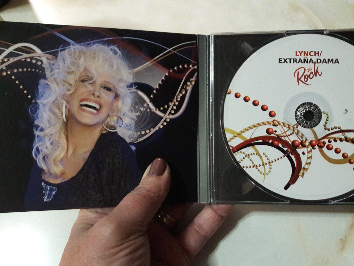 mabe_luchi's tweet photo. Ya lo tengo!!! Y ahora quien me paraaa @valerialynch 🔊🎺🎷♩🎶🎵🎧🎼 #extrañadamadelrock no me canso de escucharlo!!! #ExplotaElRex  en 3  2  1 😍😘😘😘 https://t.co/iGBx46whSJ