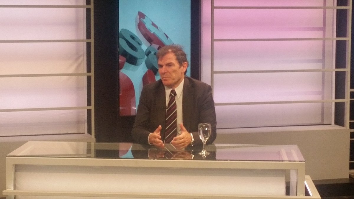 MesadeDialogoOk's tweet photo. Javier Bee Sellares retoma su banca en la Legislatura y pasó por Mesa de Diálogo.

Hoy a las 21 horas por Canal C. https://t.co/8SD7ZN1wrB