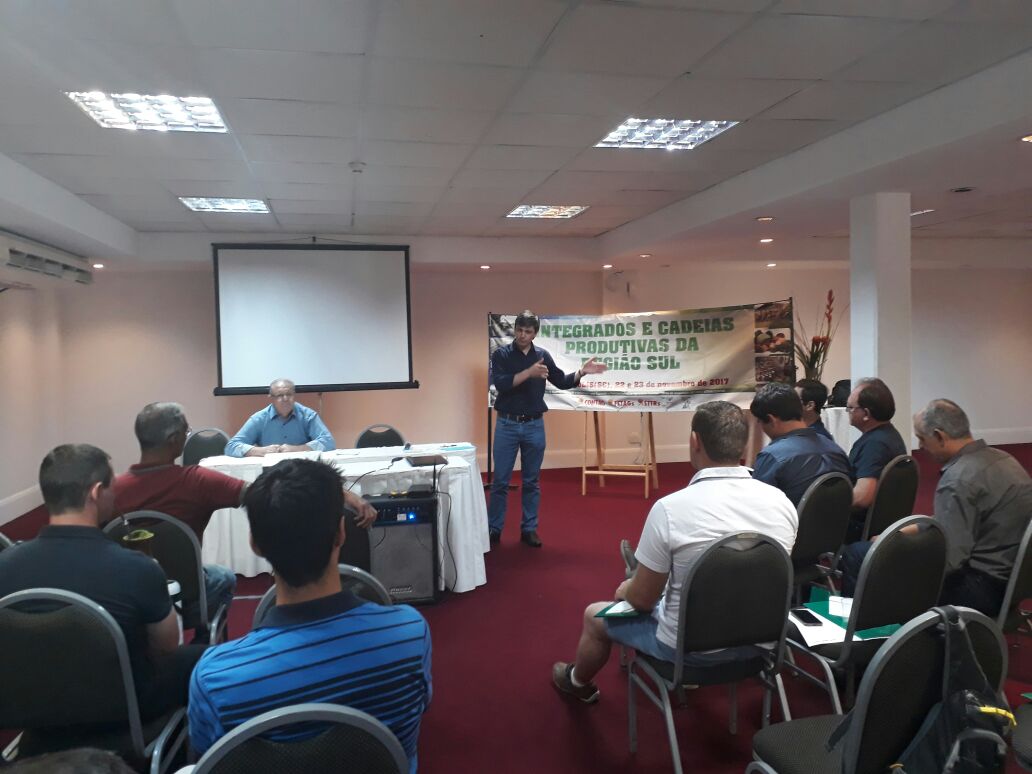 mjrbrambilla's tweet photo. #MarcosBrambilla | Estive em debate no Integrados e Cadeias Produtivas da Região Sul. Na ocasião questões foram levantadas: Quais as condições para que #agricultura de pequeno porte seja #Sustentável? Foram dias bem produtivos de trabalho🌱
#AgriculturaFamiliar #PolíticaAgrícola https://t.co/5kWsGigTlI