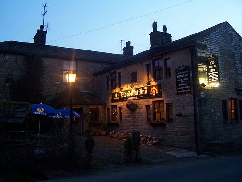 LondonHiker's tweet photo. One of those busy local pubs where you feel welcome and can just settle in for the evening...
https://t.co/ZH7TO0v214 https://t.co/mlJNB5cVFw