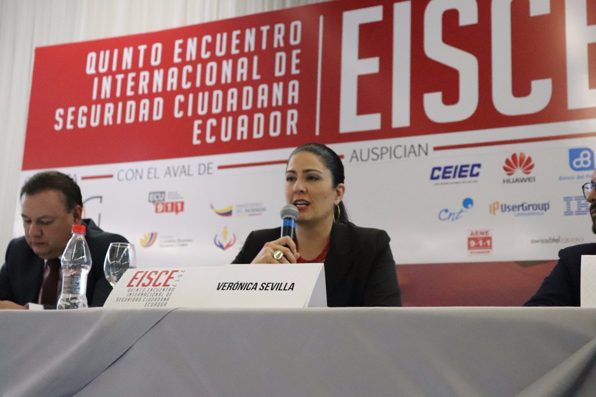 EISCE_ec's tweet photo. Verónica Sevilla Gerente General de @EPMQuitoTurismo junto al panel de Ciudades m��s Seguras y el rol de los Gobiernos Locales. https://t.co/FuVf1zC9hR