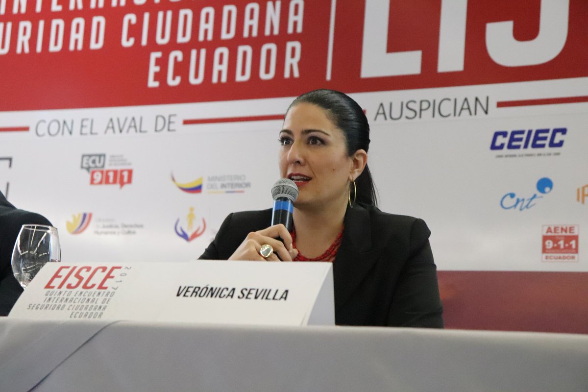 EISCE_ec's tweet photo. Verónica Sevilla Gerente General de @EPMQuitoTurismo junto al panel de Ciudades m��s Seguras y el rol de los Gobiernos Locales. https://t.co/FuVf1zC9hR