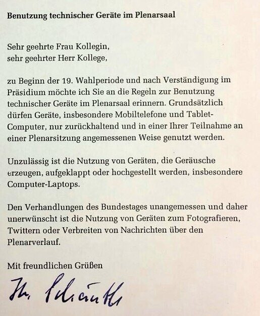 danielmack's tweet photo. Twittern aus dem #Bundestag-Plenum unerwünscht. 

#Digitalisierung, 🇩🇪 2017 🙈 https://t.co/MkkODCkT4j