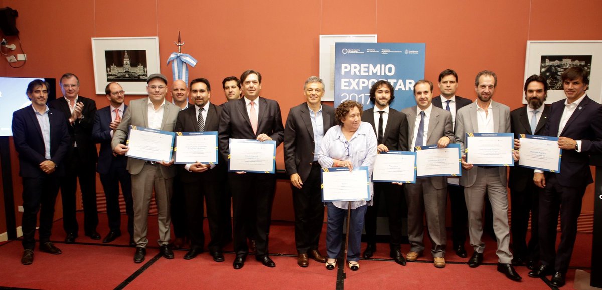 cabrerafran's tweet photo. Felicitaciones a las #PyMEs que se animaron a ir por más para llegar con lo mejor de nosotros al mundo #PremiosExportar https://t.co/na76o7tX4r