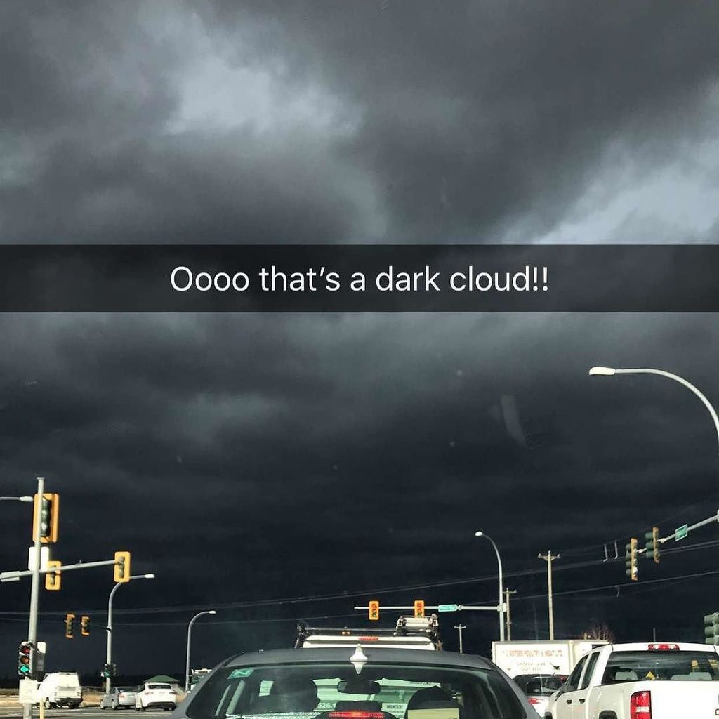 mexicanada82's tweet photo. Scary dark cloud! ☁️☁️💨 #dark #darkcloud #scary #gonnarain #storm https://t.co/qkAq532ydR https://t.co/DvtHtnCJcc