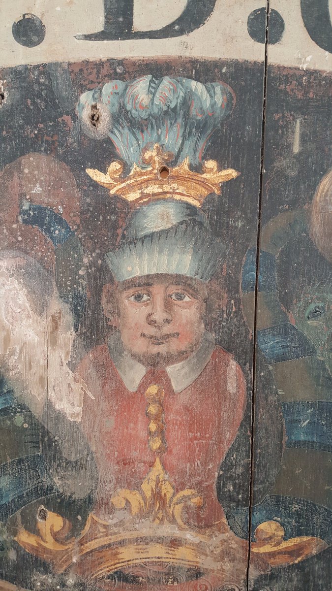 aabuwalda's tweet photo. Bijzonder #helmteken van Wilco baron thoe Schwartzenberg en Hohenlansberg, in de kerk te #Schettens. https://t.co/LLQI17C0lW