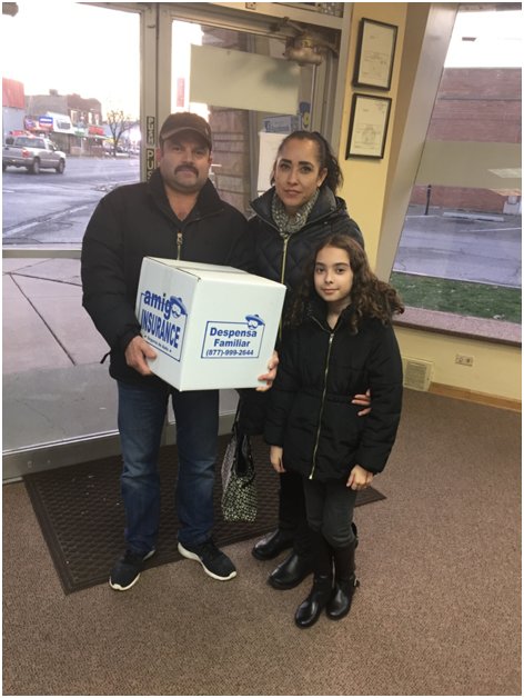 SegurosAmigo's tweet photo. En Amigo Insurance nuestros clientes siempre son lo primero. Este año hemos continuado nuestro programa "Devolviendo" donando despensa de alimentos a nuestros clients. ¡De nuestras familias a las suyas, tengan un Feliz Día de Acción de Gracias! #HappyThanksgiving #AmigoInsurance https://t.co/AZVRGcUGYW