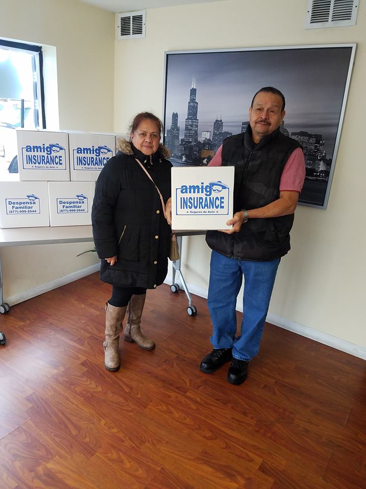 SegurosAmigo's tweet photo. En Amigo Insurance nuestros clientes siempre son lo primero. Este año hemos continuado nuestro programa "Devolviendo" donando despensa de alimentos a nuestros clients. ¡De nuestras familias a las suyas, tengan un Feliz Día de Acción de Gracias! #HappyThanksgiving #AmigoInsurance https://t.co/AZVRGcUGYW