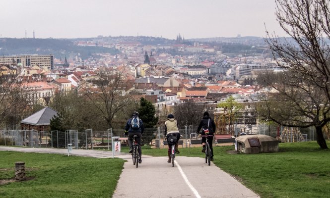 YourGuidilo's tweet photo. Guidilo's #biketour is a great way to discover #Prague! So don't be lazy and ride the bike! https://t.co/aogKEFKHcd #activevacation https://t.co/6u8hWfH8eJ