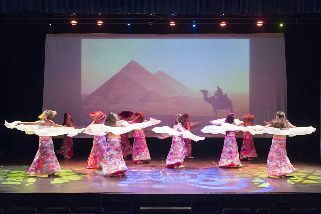 bellylusion's tweet photo. Nuestro explorador comenzó su "Travesía" viajando a Egipto...😉🌎 #bellylusion #travesia #auditorioinfantaleonor #danzaarabe #danzadelvientre #danzaoriental #espectaculostenerife #eventostenerife #viajaconnosotrasporelmundo https://t.co/MD1tRYnert