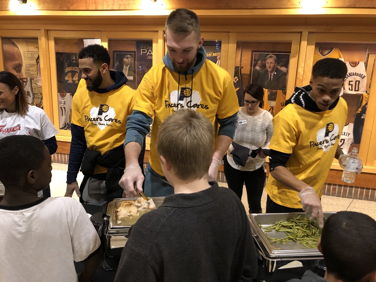 Pacers's tweet photo. Proud to serve dinner to those in need tonight. 

Happy Thanksgiving! 🦃🍽🍁 https://t.co/S7kg6gayi9