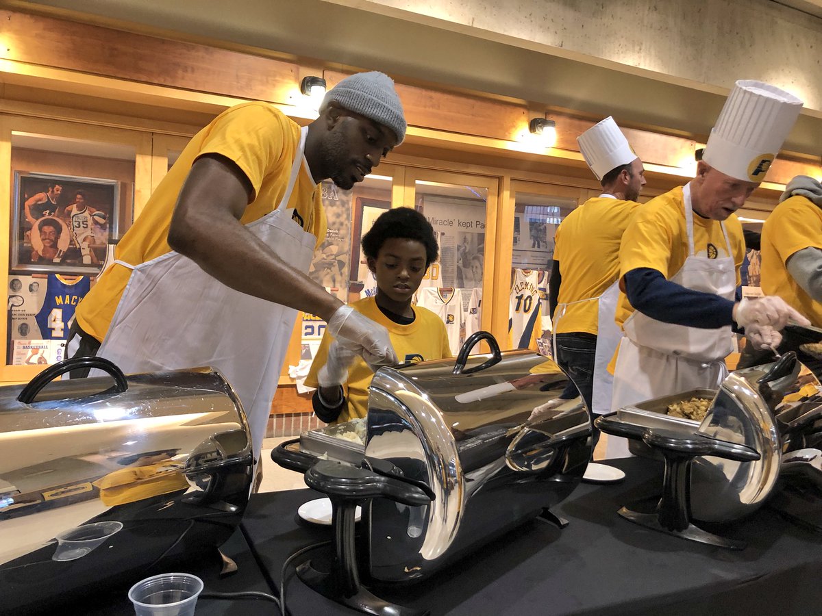 Pacers's tweet photo. Proud to serve dinner to those in need tonight. 

Happy Thanksgiving! 🦃🍽🍁 https://t.co/S7kg6gayi9