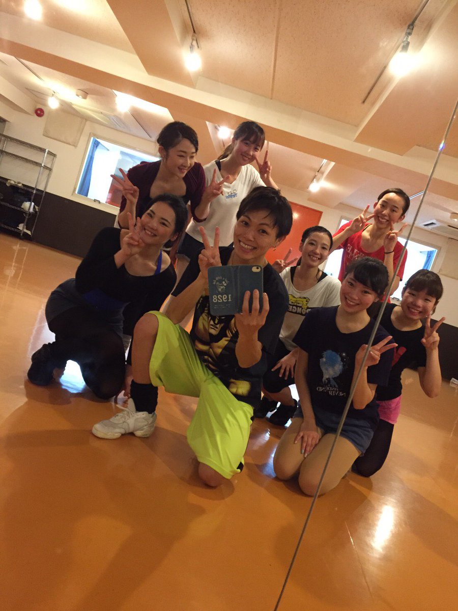 Yukey Project レッスン紹介 水曜選抜クラス Toru先生 テーマパーク Naoyukitap テーマパークダンサーを経て 現在は ピカチュウやディズニーチャンネルなどのダンサーとして出演 今日の振付はクリスマスの曲でオーソドックスなテーマパーク振付を