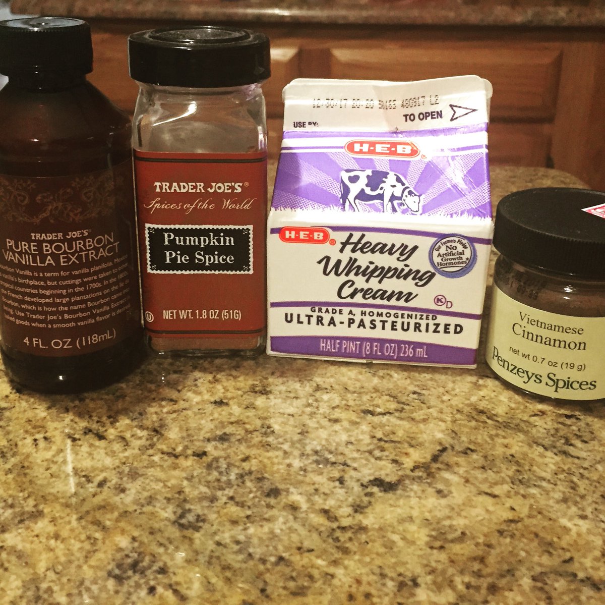 Teresa7277's tweet image. It’s my favorite time of the year 🥧🍎🎃💪🏻 #bakingday #pumpkinpie #chesspie #applepie #pumpkinchocolatechipbread #caloriesdontcount