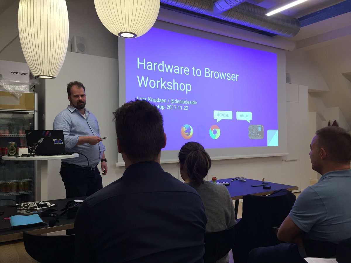 Awesome workshop this evening with <a href="/gdgcph/">GDG Copenhagen</a> and <a href="/denladeside/">Lars Knudsen ♥️🇺🇦 in 🇩🇰</a>. Played around with Web Bluetooth and a Thingy:52 which resulted in this cool little game github.com/andreasbm/web-… 😊