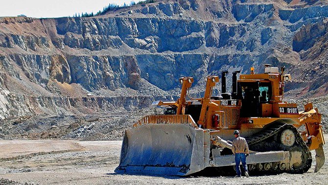 Resource_Works's tweet photo. MT @PeterRecollet: Number of active #mining projects by province, ranked. Where does #BC stand?  https://t.co/HLmz7JCnXs https://t.co/1fQrU0mx8c