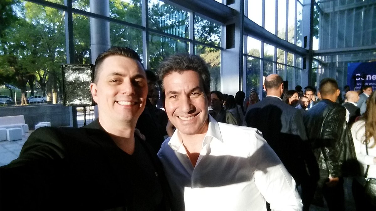 leanmocche's tweet photo. Cerrando un gran año para el @DistTecno y para @ParkoolOficial con @andyfreire  #hackparking #estacionasindarvueltas https://t.co/3sI10TPkpS