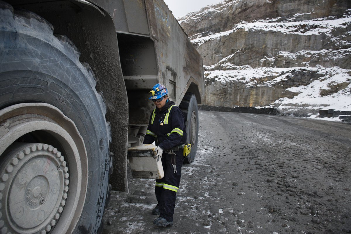 Meet Kelly Lafferty-Norn, she’s one of the top haul-truck operators at <a href="/Diavik_NT/">Diavik Diamond Mine</a> and is part of a growing community of female miners driving Canada’s #diamond industry nyti.ms/2jfVUmY #WomenInMining