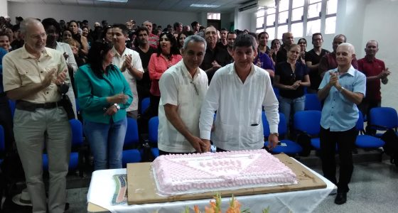SimposioIBP's tweet photo. El Instituto de Biotecnología de las Plantas de @UCLVCU celebró este miércoles su aniversario 25 con una actividad donde reconoció a sus trabajadores más antiguos y recibió de manos de empresas e instituciones científicas de #VillaClara y #Cuba otras distinciones importantes https://t.co/e6BKwyQyJB