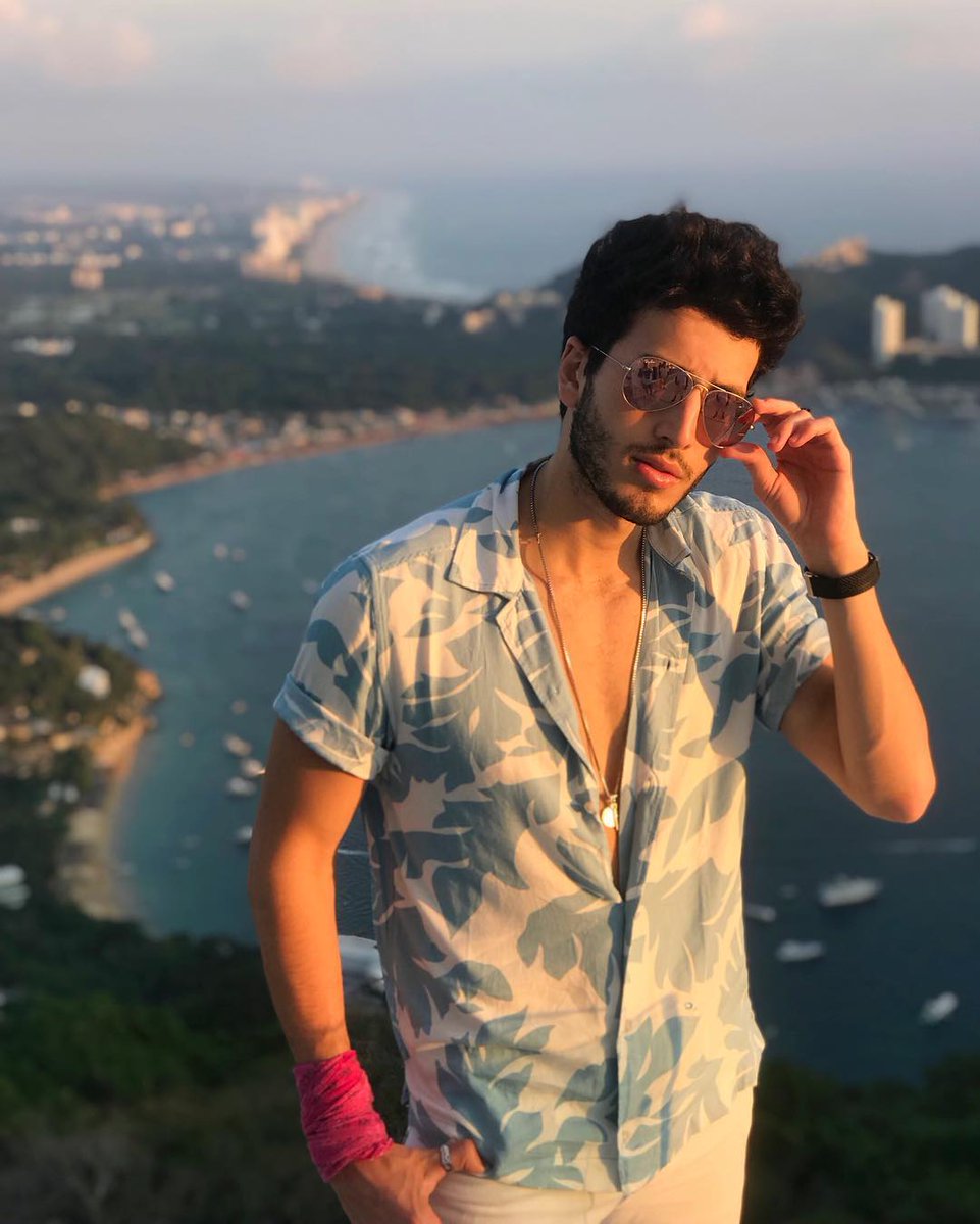 SebasYatraCol's tweet photo. #Foto | .@SebastianYatra https://t.co/oChJl1UGuX