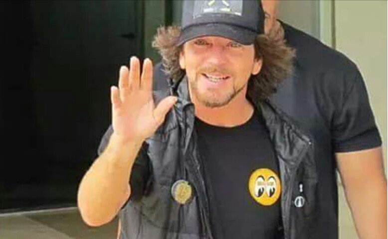 Dooobies's tweet photo. #EddieVedder #PJLima #PJ20 https://t.co/IiASvDflRI