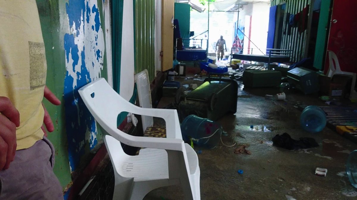ZazaiWalid's tweet photo. They destroying all our property. 
They are so angry, and telling us leave our land
First they said move to town,now more angry and telling us leave our land otherwise we will kill u.
Police commissioner Yapu said: It's an Order from Australian and PNG governments to move u out https://t.co/uyA7p4wcsI