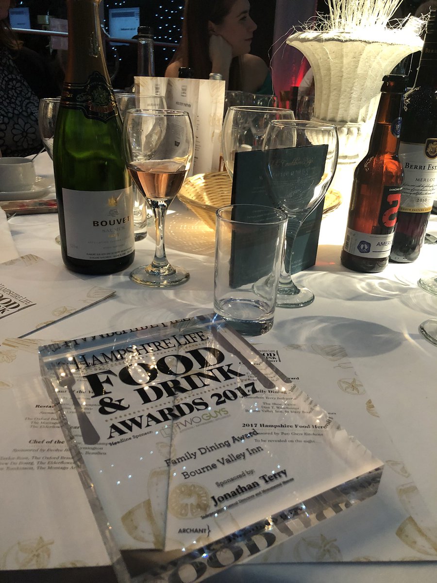 BourneValleyInn's tweet photo. #hampshirefada thank you so much to everyone who voted for us 😊😊🥂🥂 https://t.co/b8x5nwWdsp