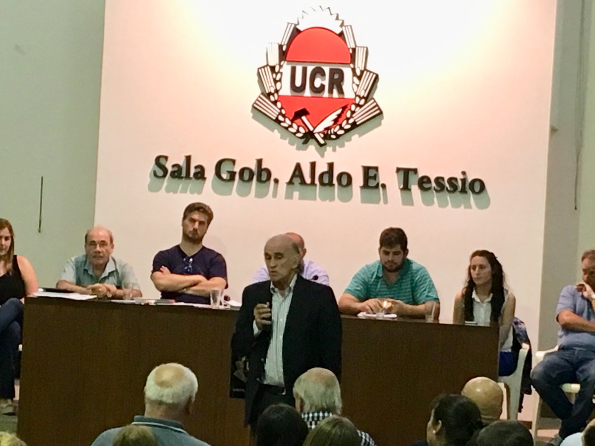 JuampiUr's tweet photo. Gonzalo del Cerro Diputado Nacional electo brindó unas palabras en este encuentro Radical en Santa Fe! https://t.co/eaOcTlYs6j