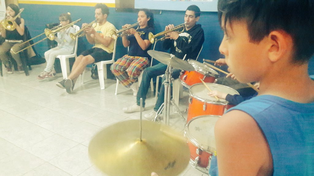 Petisos's tweet photo. Feliz día de la musica! Donde las palabras fallan, la música habla ,🎶🎸🎹📯🎷 https://t.co/D896gRcXix