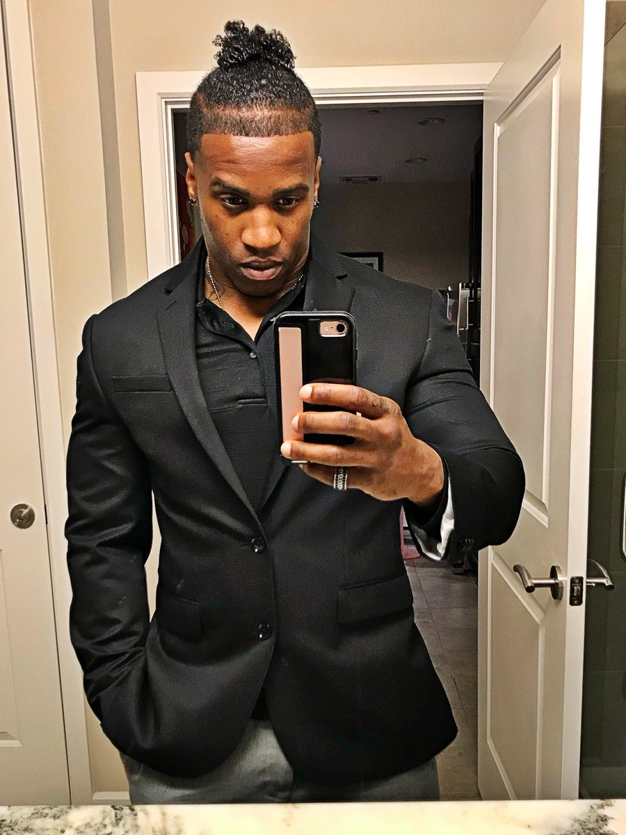 EscoWashington1's tweet photo. Success is a grind... being basic won’t get u there 👌🏽#questforSUCCESS #daretobDIFFERENT #blessed #fashion https://t.co/oRIbGFwYeZ