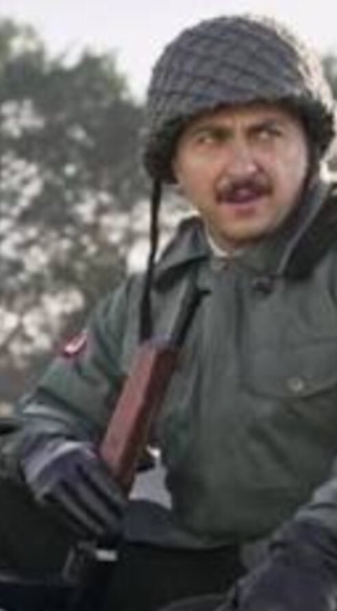 SaintAgit's tweet photo. Ali Atay’ın #Ayla filmindeki Ali Bilgi rolünü canlandırması için makyaja gerek yok aynısıymış zaten https://t.co/qb8cgWkf4v