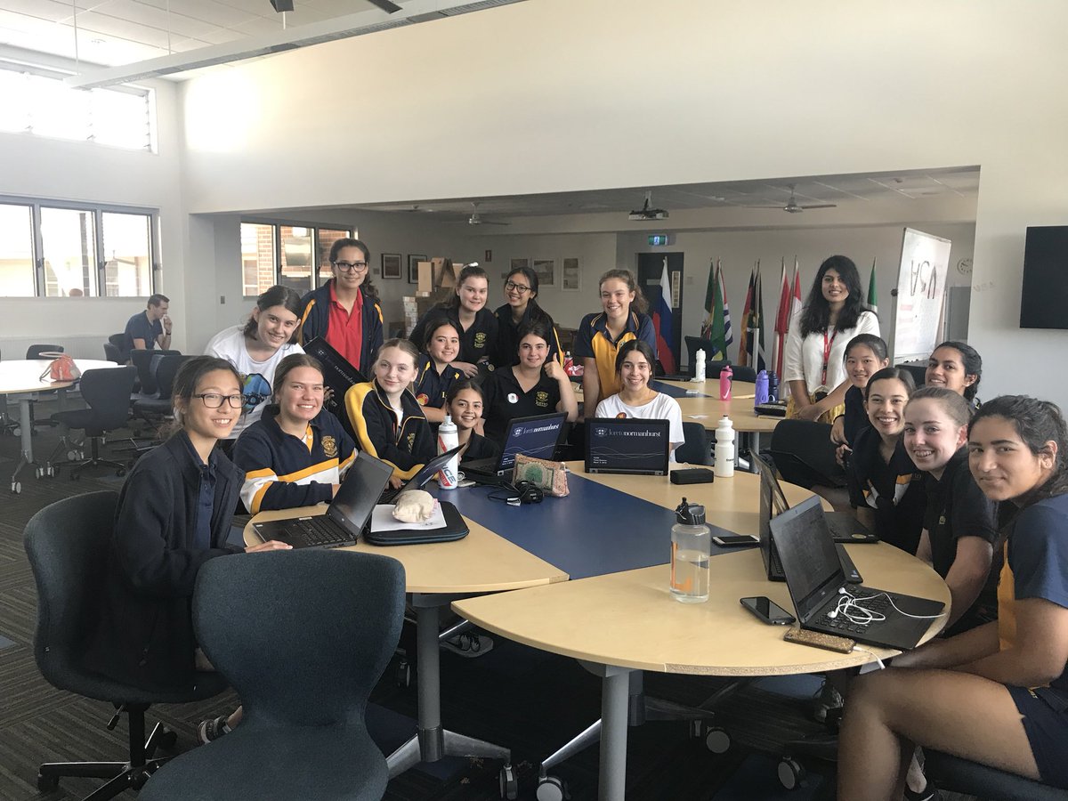 LoretoLearning's tweet photo. #YCON2017 Working party on refugees discussing how to improve the treatment of refugees in detention centres. https://t.co/8NPdfwzBWd