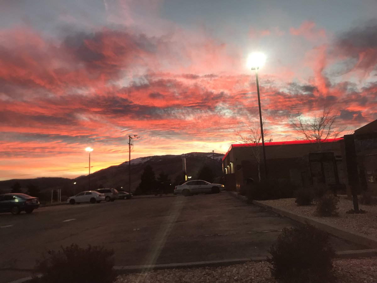 devony_jean's tweet image. So much love for Nevada sunsets 🌅